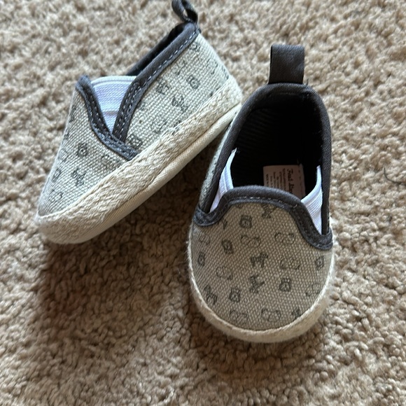 Bundle of 3 newborn shoes - Picture 2 of 7